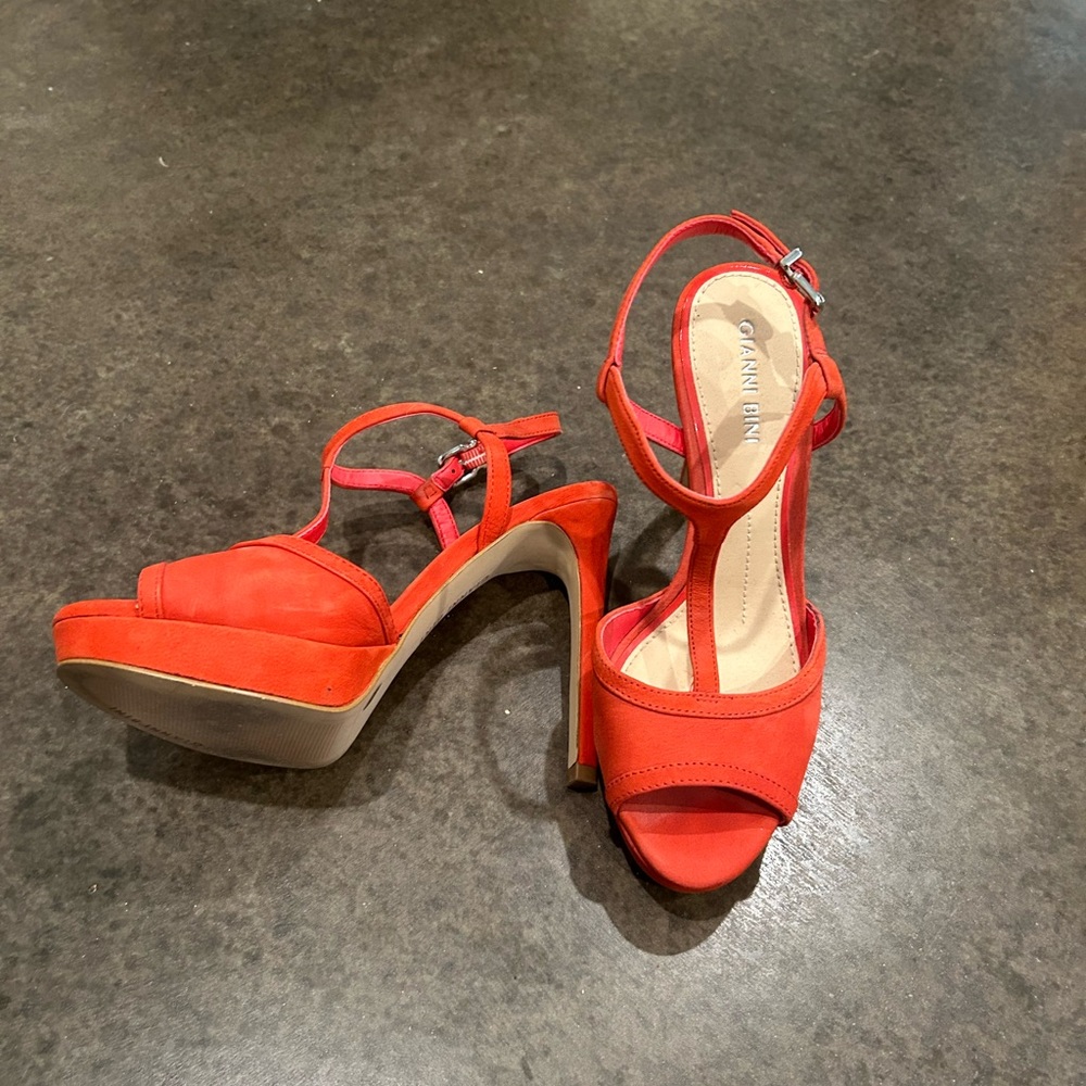 Size 6.5 Gianni Bini Burnt Orange heels